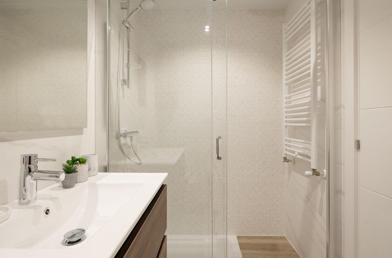 Apartamento Santa Ana junto a la ria a estrenar con piscina , garaje y wifi incluidos Bilbao Exterior foto